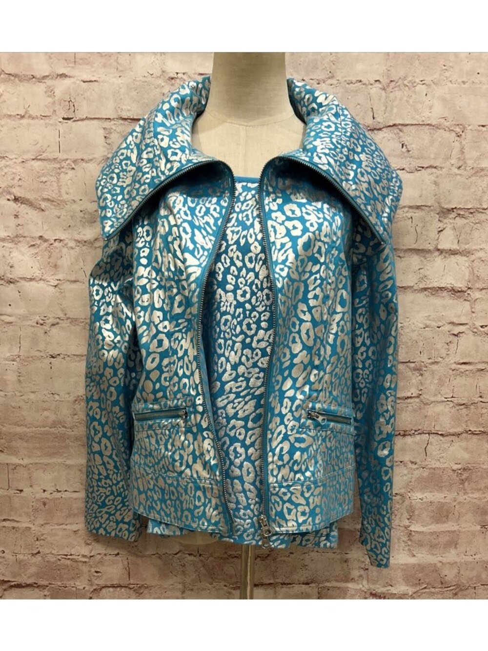 Berek 2 Womens M Full Zip Jacket & Tank Top Turquoise Blue Silver Leopard Print